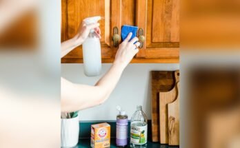 What Cleans Grease Off Kitchen Cabinets