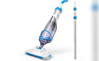 How Do You Remove Leaves from a Hot Tub Using a Vacuum?