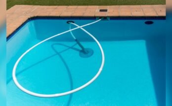 How Does an Automatic Pool Vacuum Work?