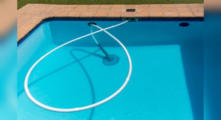 How Does an Automatic Pool Vacuum Work?