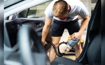 How to Empty a Car Vacuum Properly