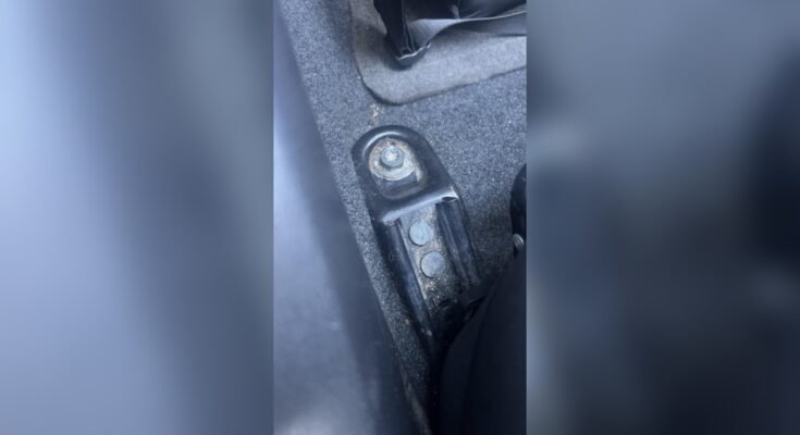 How to Vacuum Tight Spaces in Cars