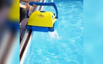 What is the Best Pool Vacuum for Saltwater Pools?