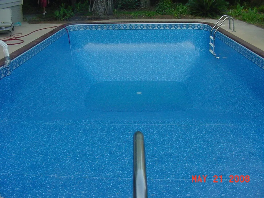 Pool liner inspection