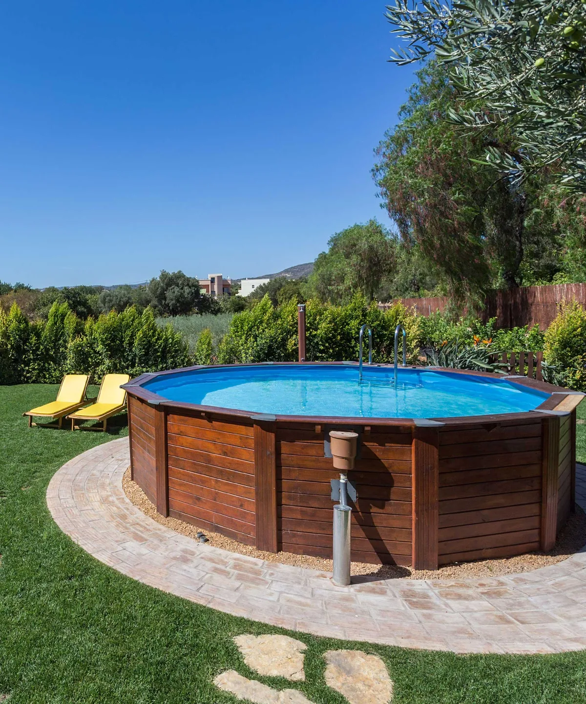 Why is my above ground pool chlorine level low?